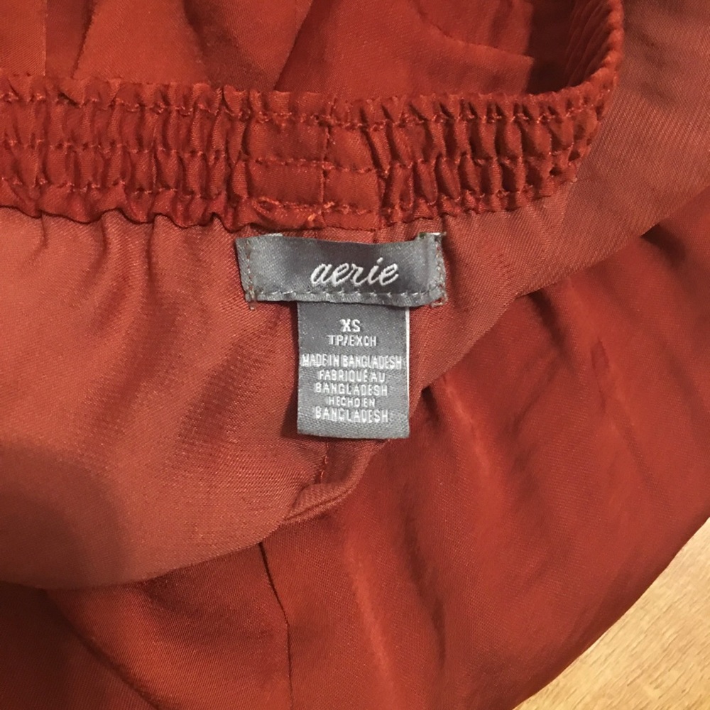 Aerie red and white sport shorts - Picture 3 of 4